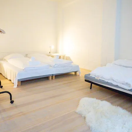 Apartamento City Flat -cosy Backyard & Vibrant Area