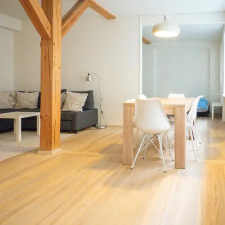 City Flat -cosy Backyard & Vibrant Area Apartamento